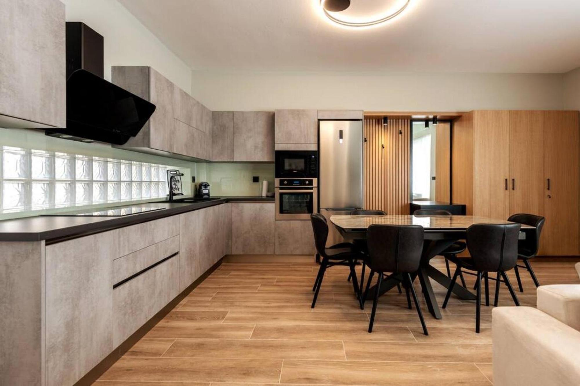 Luxurious Maisonette In Apartment