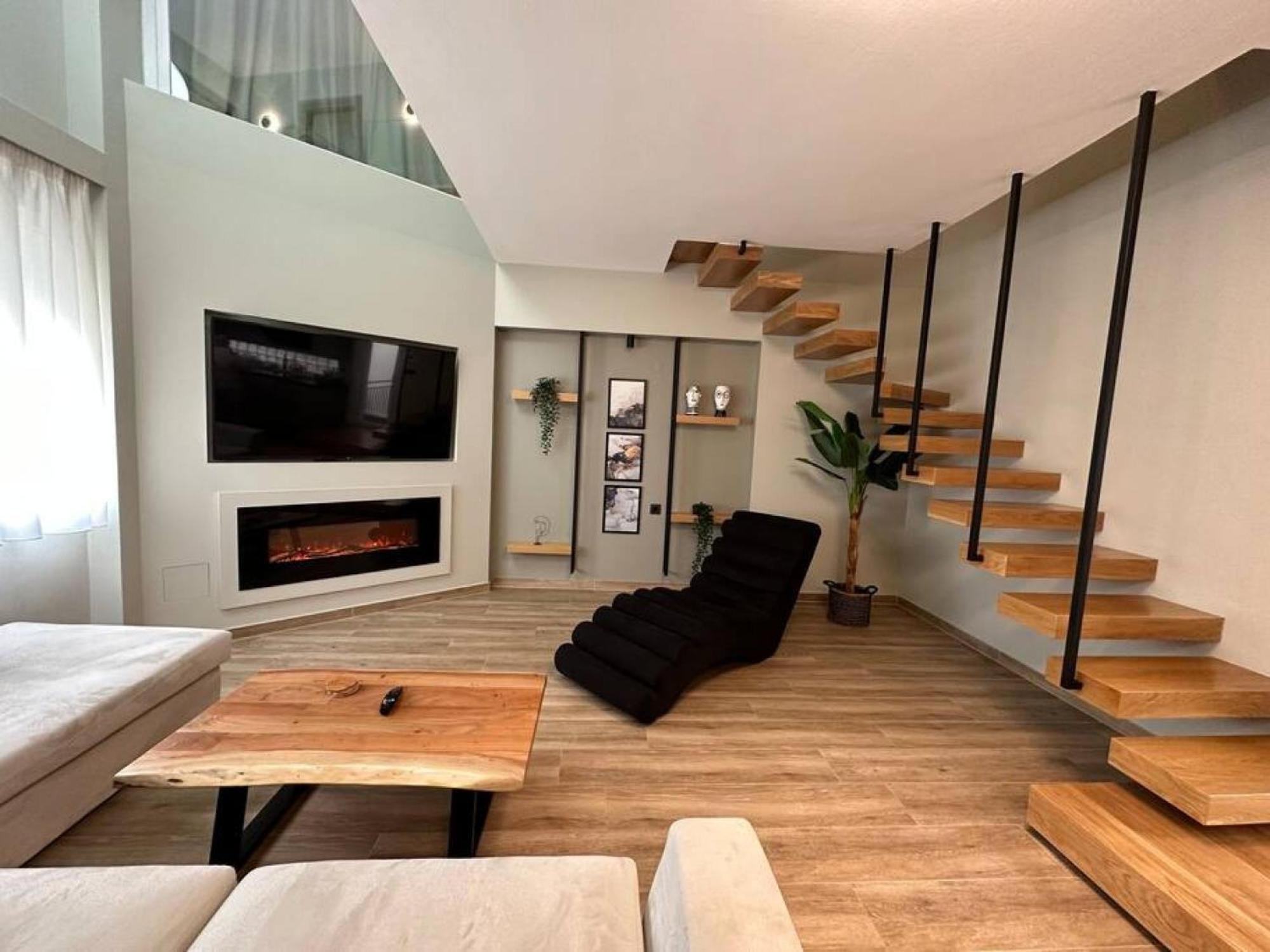 Luxurious Maisonette In *