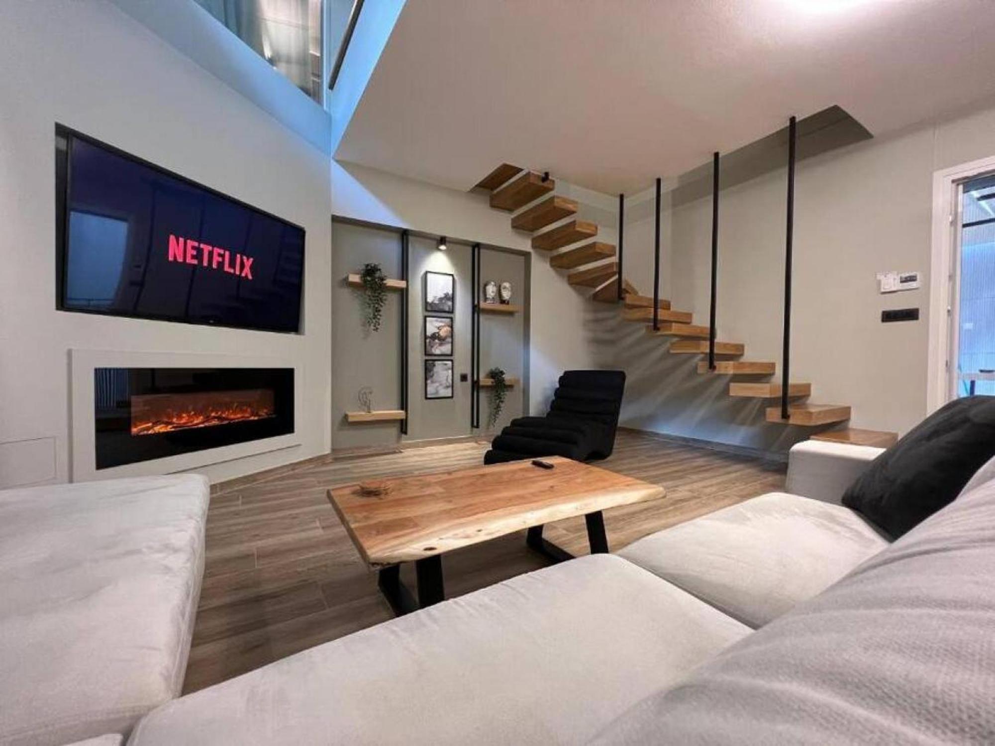 Apartment Luxurious Maisonette In